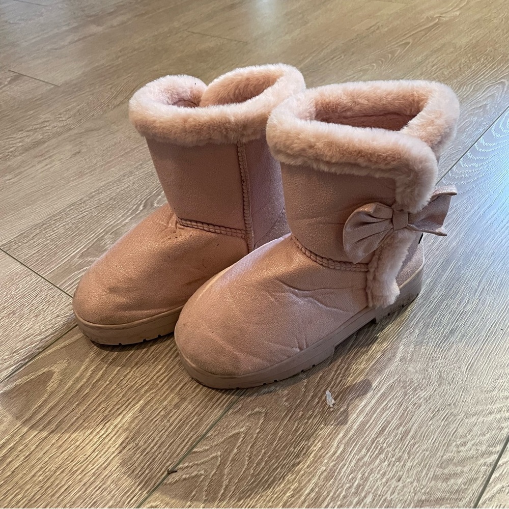Soft Pink Little Girls Fuzzy Faux Far Winter Boots Size 13